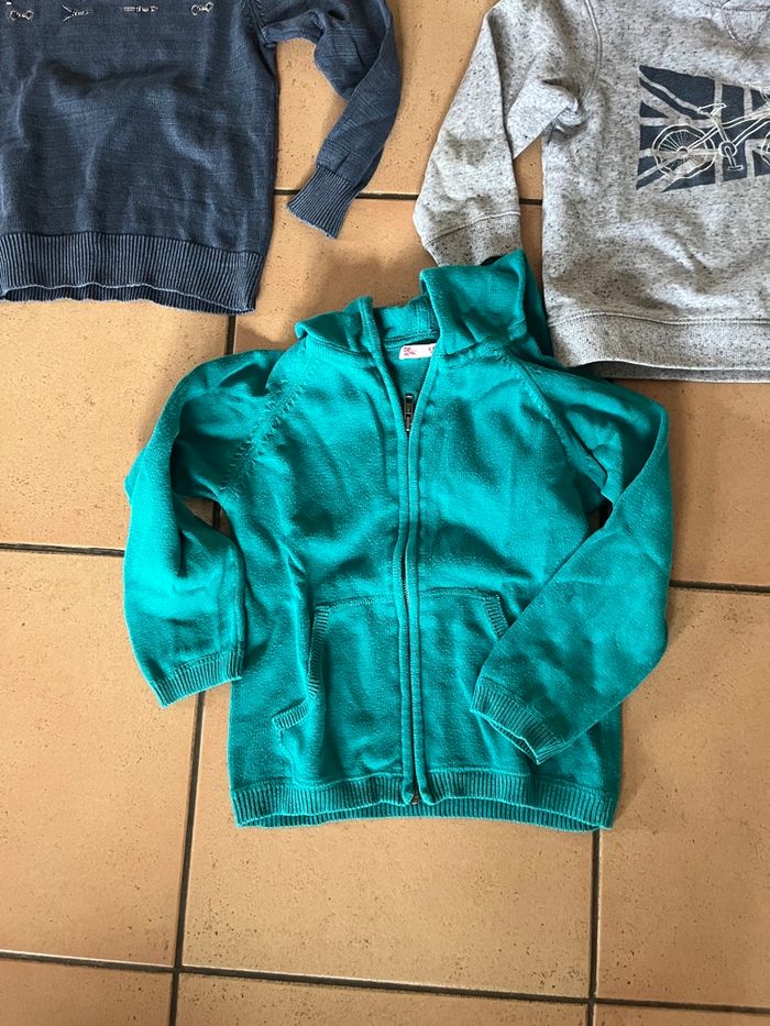 Lot de 5 pulls / gilets  garçon 5 ans - photo numéro 2