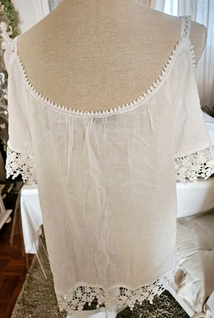 Blouse blanche épaules dénudées dentelle Actuelle Taille 42/44 Neuve - photo numéro 4