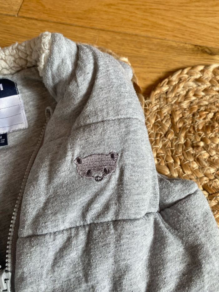 Doudoune sans manches Kiabi grise matelassés 9 mois - photo numéro 3