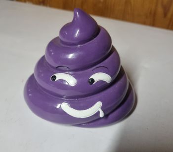 tirelire emoji caca violette – tirelire fun enfant – déco chambre