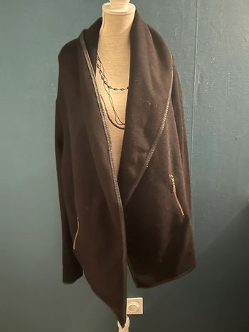 Très belle veste à longue manche femme