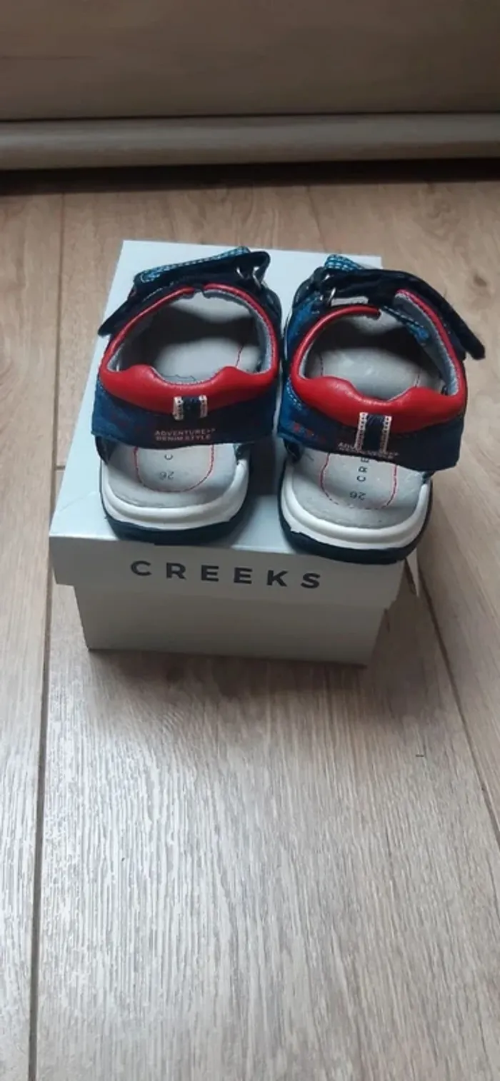 Chaussures sandales / nu-pieds creeks pointure 26 en très bon état - photo numéro 3