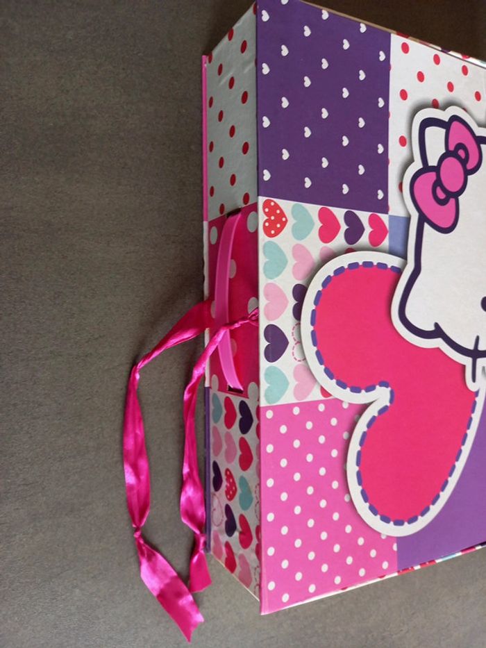 Boîte Hello Kitty et accessoires - photo numéro 4