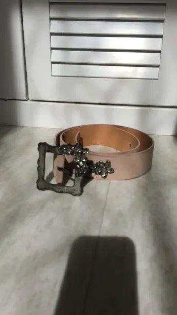Ceinture Morgan T2 105 cm nubuck rose pâle abîmée