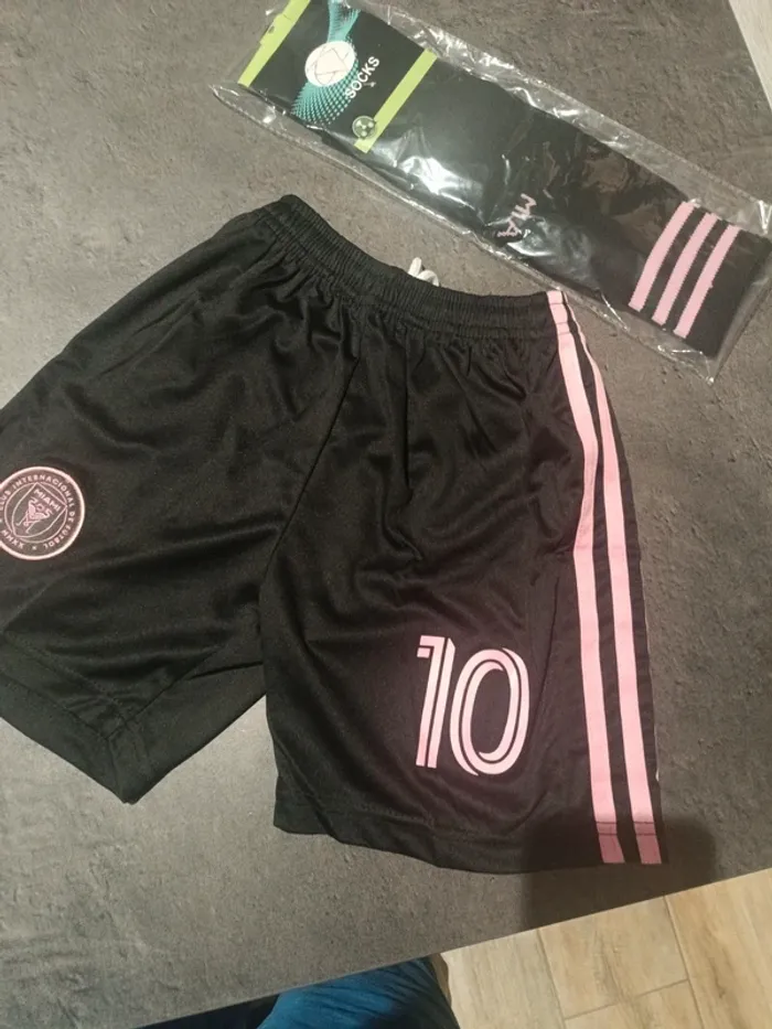 Tenue foot Léo Messi Inter Miami noir/rose t.20 - photo numéro 3