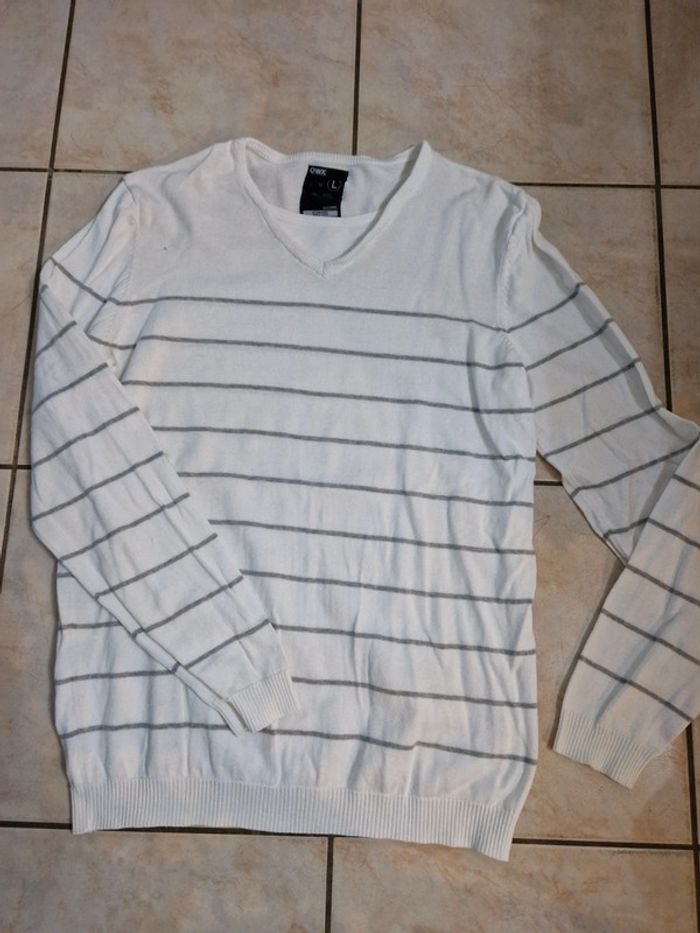 Pull homme col v taille L blanc raye gris