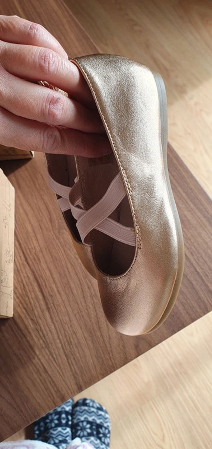 Sapato dourado tamanho 28 - photo numéro 4