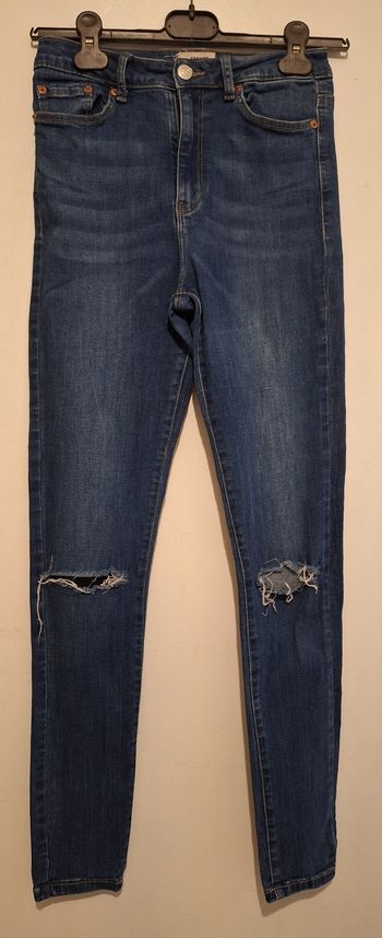 Jean bleu élasthanne à genoux troués