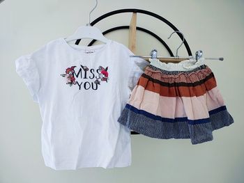 3 ans ensemble été teeshirt tape a l'oeil ( peu porté ) jupe Vertbaudet ( neuve)