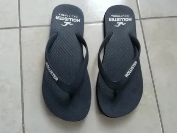 Tongs Hollister Taille  44 Quasi neuves!!