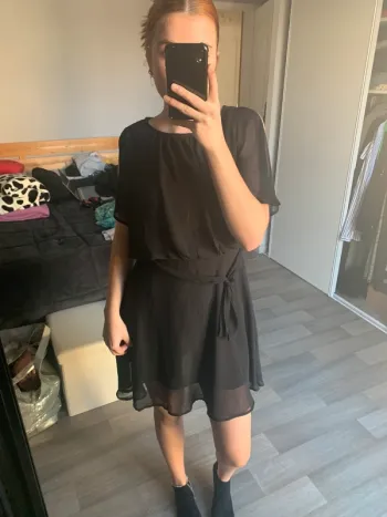 Robe fluide à volants