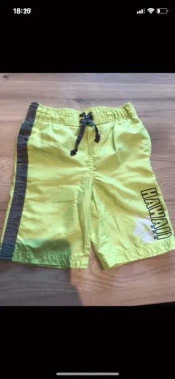 Short bermuda de bain taille 6 ans