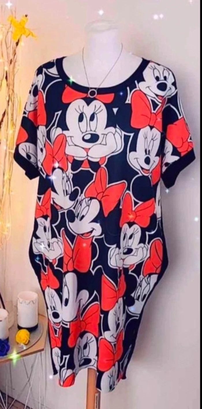 Très belle robe Minnie avec poche sur les coter