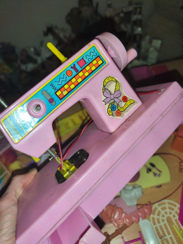 Lot Barbie meubles accessoires vintage pièces détachées machine à coudre mattel vintage - photo numéro 9