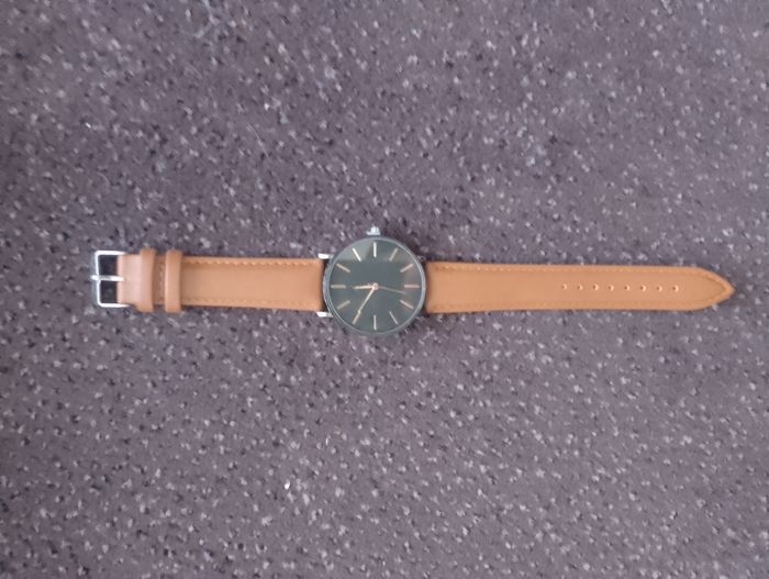 vends montre homme, neuve cadeau jamais portée