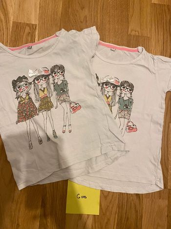 Lot 2 tshirts 6 ans