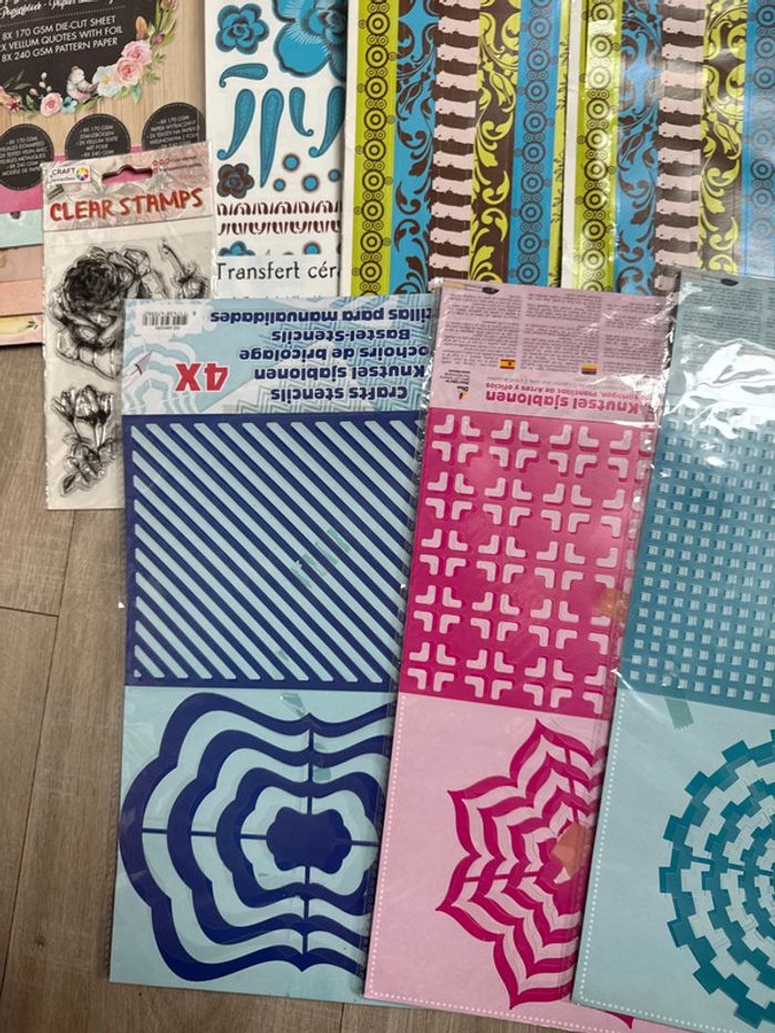 Gros lot de papiers scrapbooking pochoirs embellissements - photo numéro 7