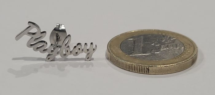 BOUCLES D'OREILLES CLOU INSCRIPTION PLAYBOY ARGENTE AVEC BOITE ! NEUF ! - photo numéro 3