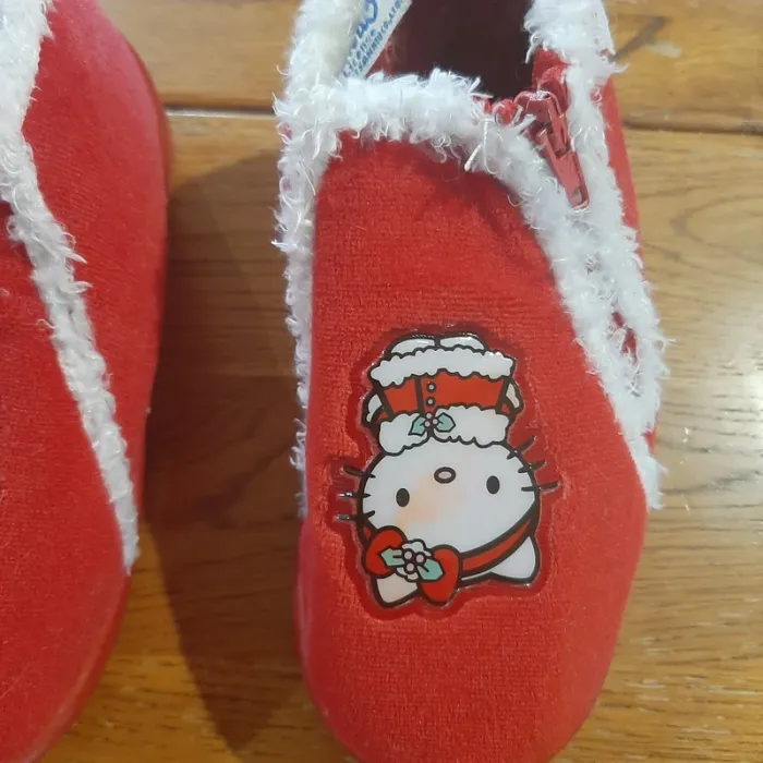 Chaussons Hello Kitty pointure 26 - photo numéro 4