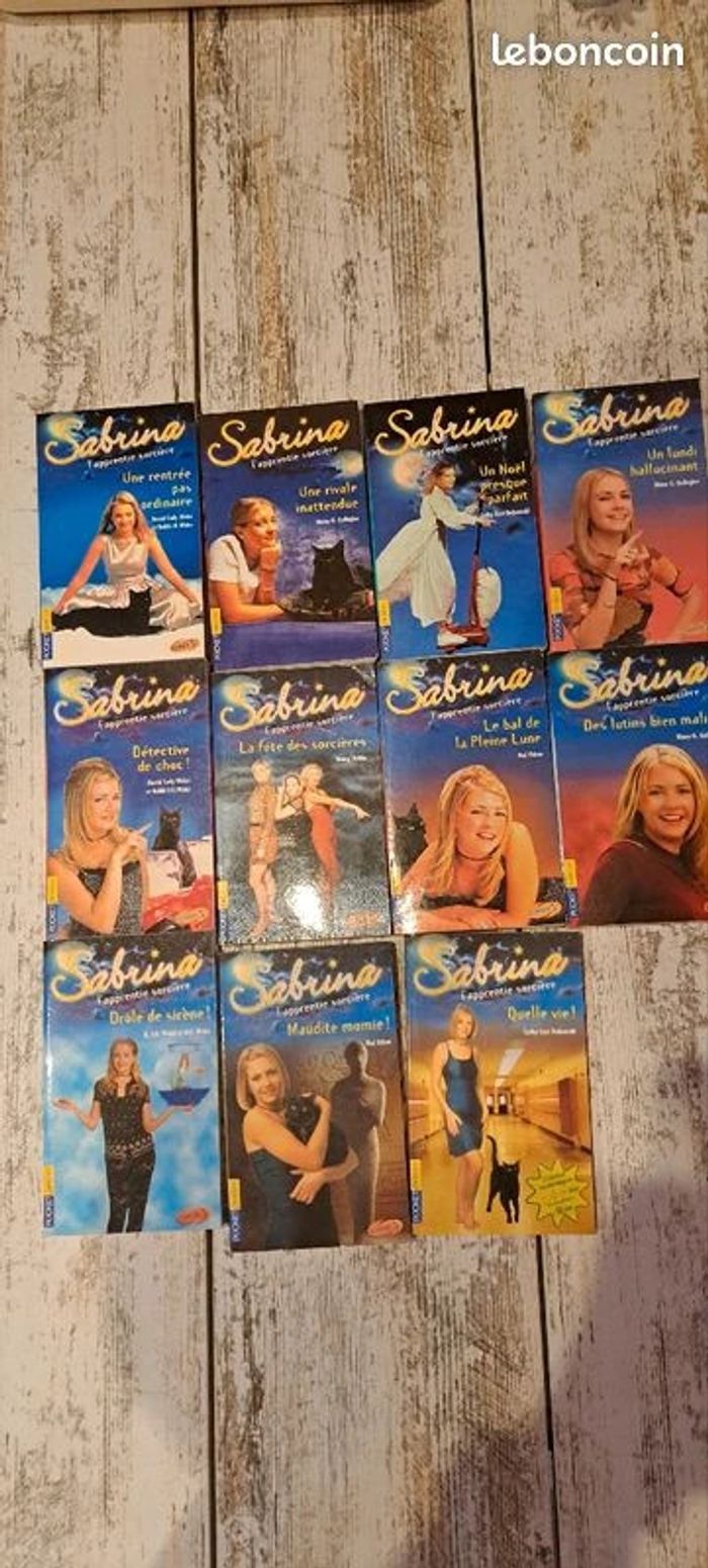 Lot de 11 livres sabrina