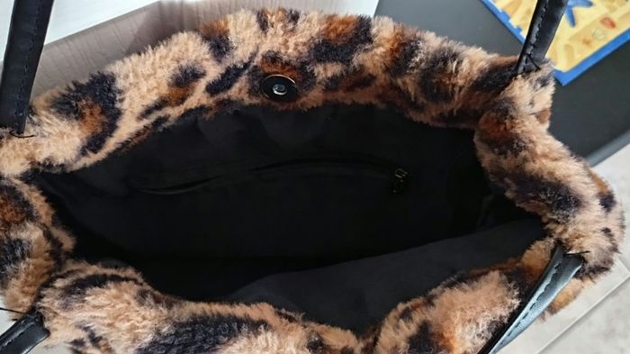 Sac fausse fourrure léopard  Neuf - photo numéro 4