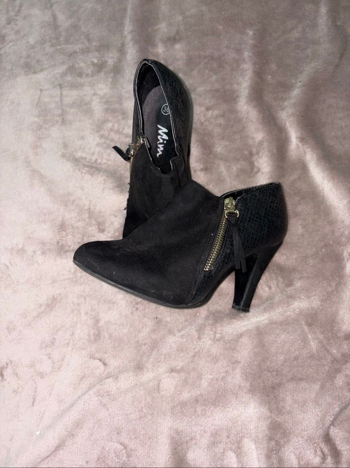 Chaussures bottines à talons femme taille 36 Mim en très bon état.