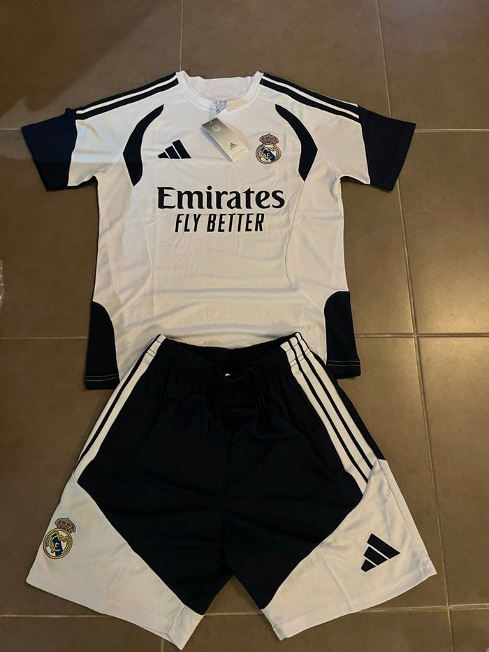 Ensemble Réal Madrid 2026/2027 - photo numéro 4