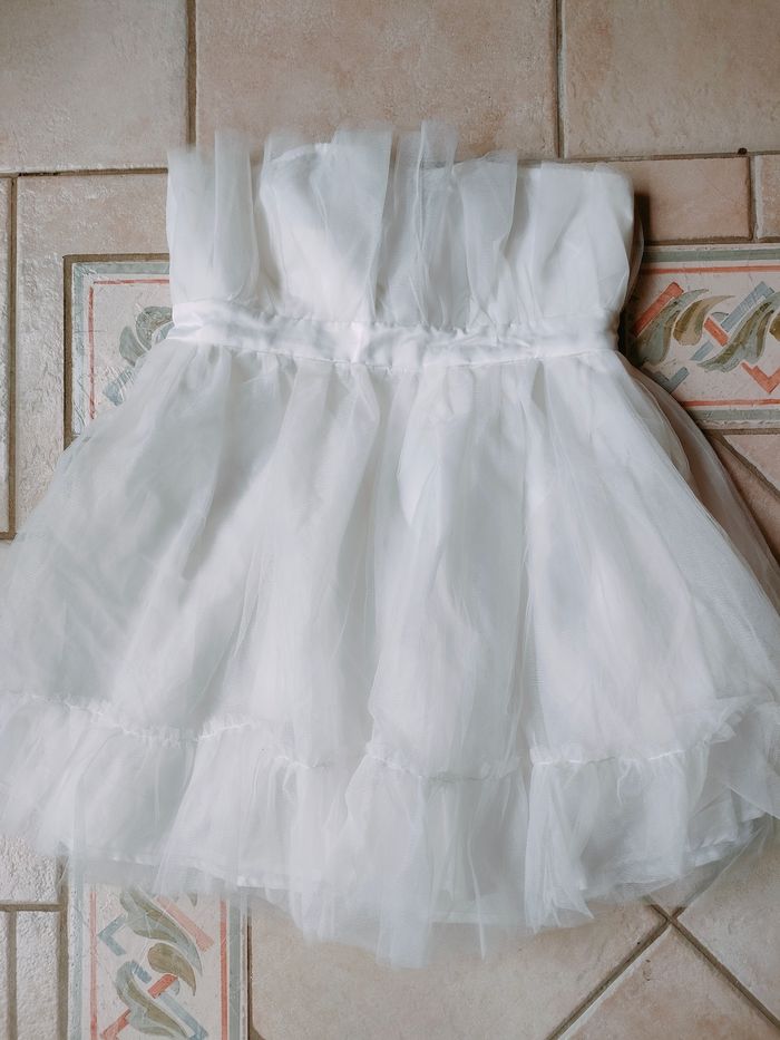 Robe blanche à volants pour fête ou cocktail