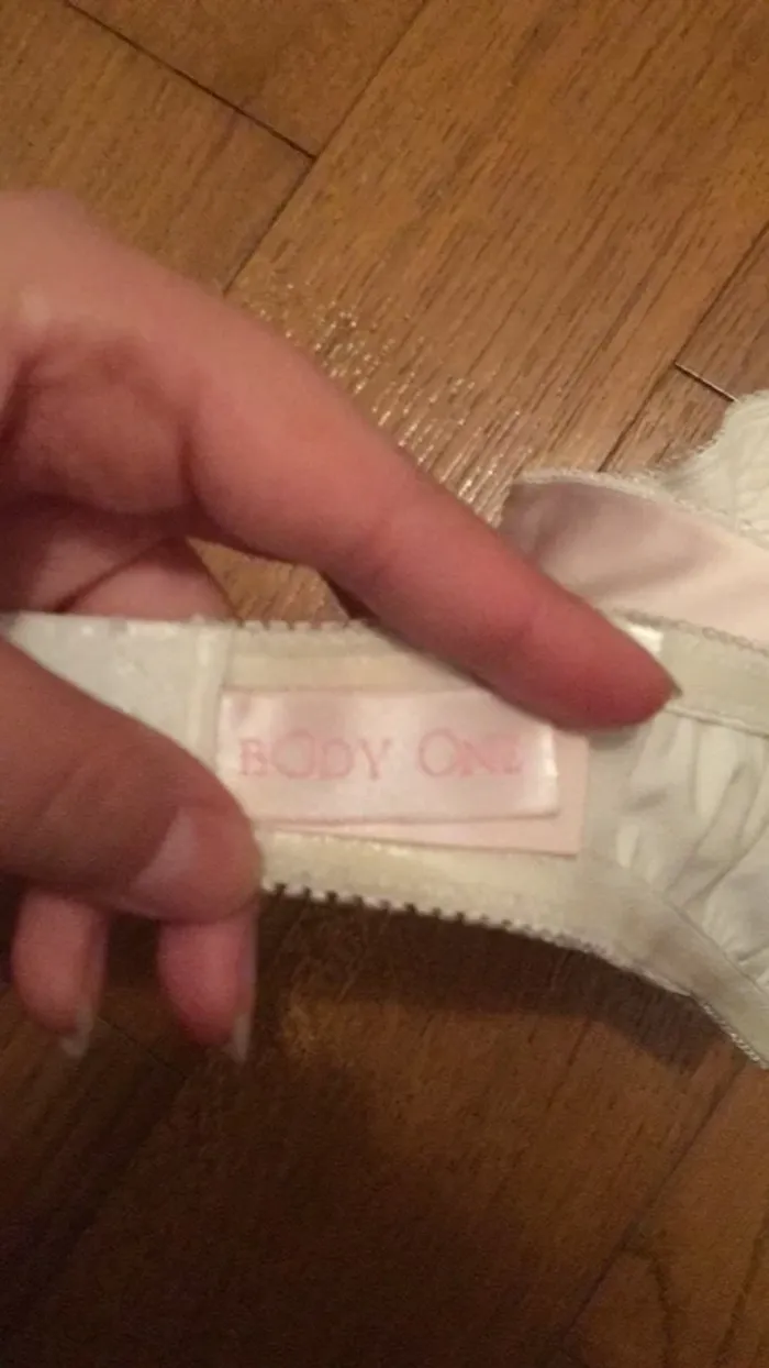 Soutien-gorge sans bretelles - photo numéro 6