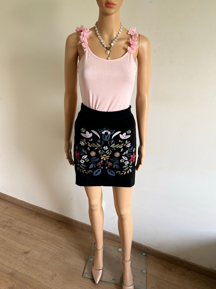 Jupe noire neuve avec broderies Desigual taille 42 - photo numéro 3
