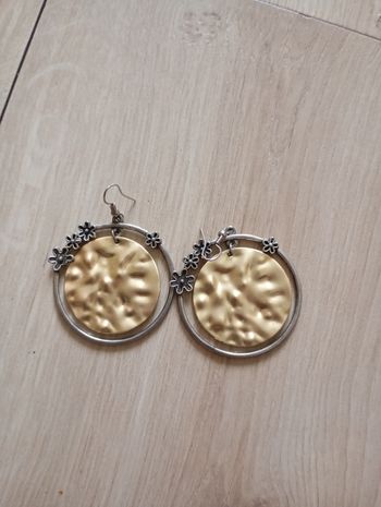 Boucles d'oreilles style créoles dorées et argentées