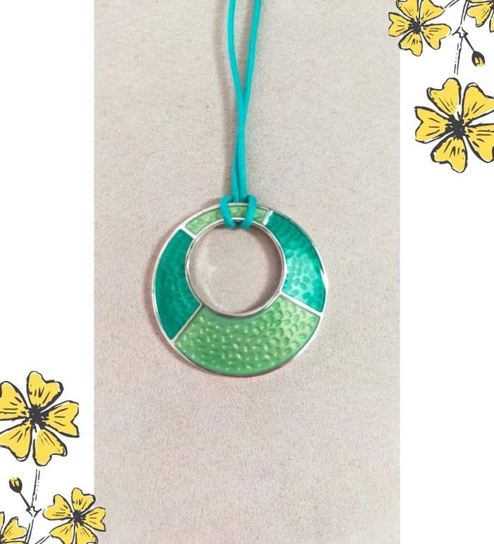 Collier pendentif signé LBMDJ – Collection Émeraude Urbaine - photo numéro 3