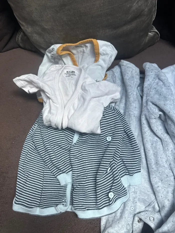 Lot vêtements bébé 0mois à 3 mois - photo numéro 7