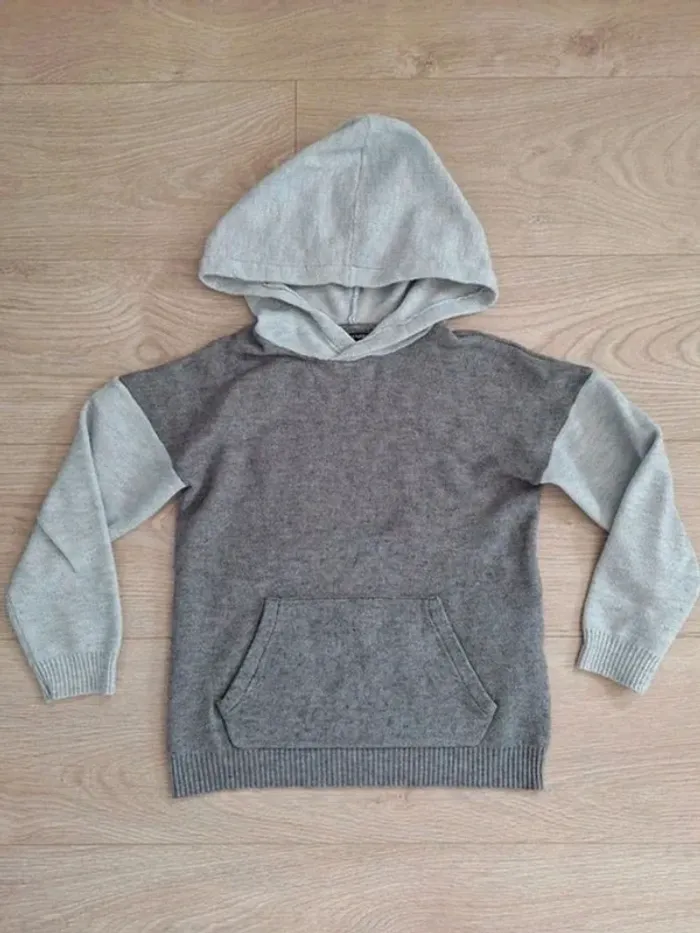 Pull capuche Kiabi gris 8 ans