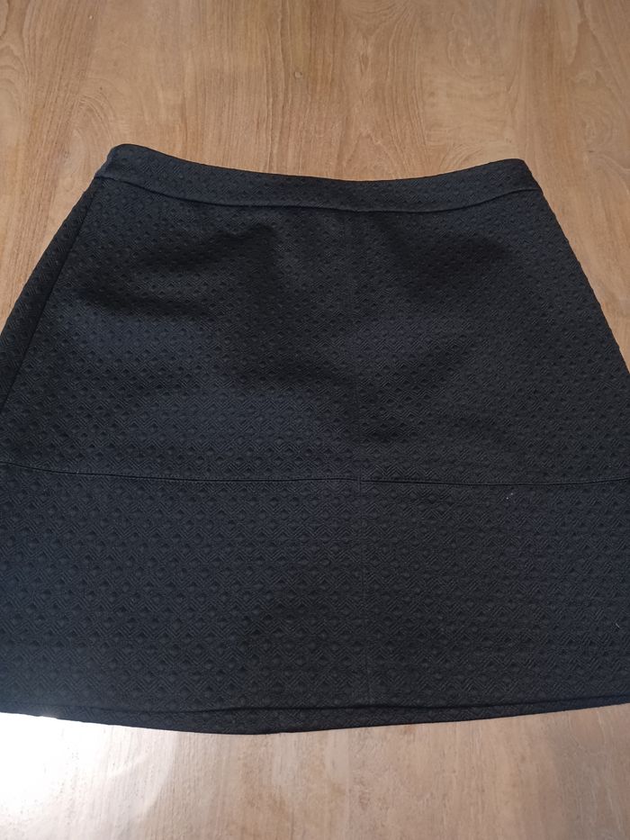 Jupe noire - photo numéro 2