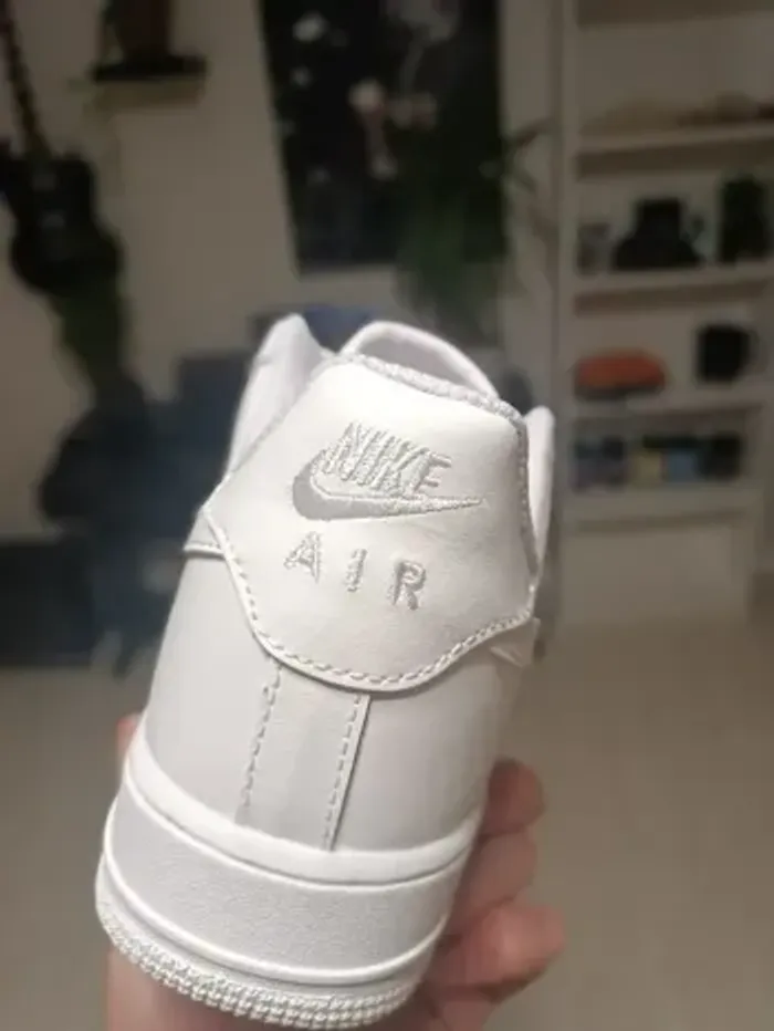 Nike Air Force 1 '07 'Triple White' Taille 44 - photo numéro 4