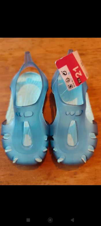Chaussures aquatiques en plastique taille 21 Decathlon