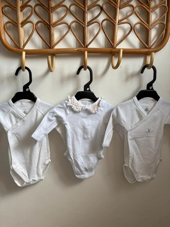 Lot 3 bodies blanc manches longues Petit Bateau Cyrillus 3 mois