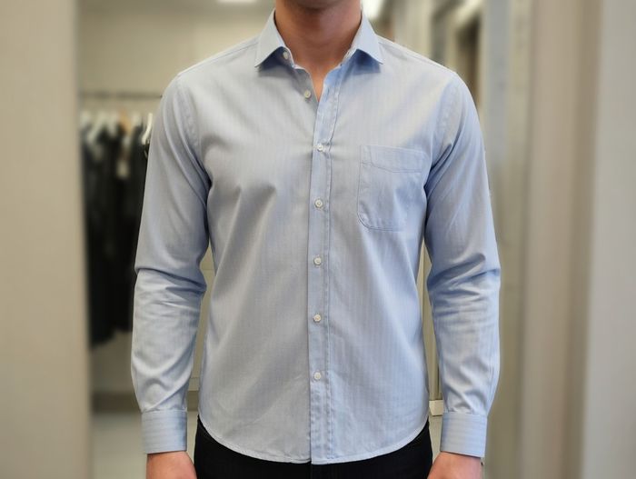 chemise manches longues bleu clair taille 3 Mario Dessuti (traces derrières) - photo numéro 1