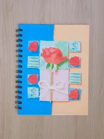 Répertoire spirale fleur beige rouge bleu / Yves Rocher - 15×12cm