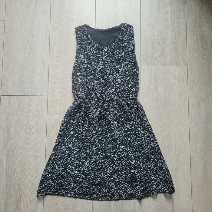 Très belle robe fluide noire à pois blanc. Fille 8 ans