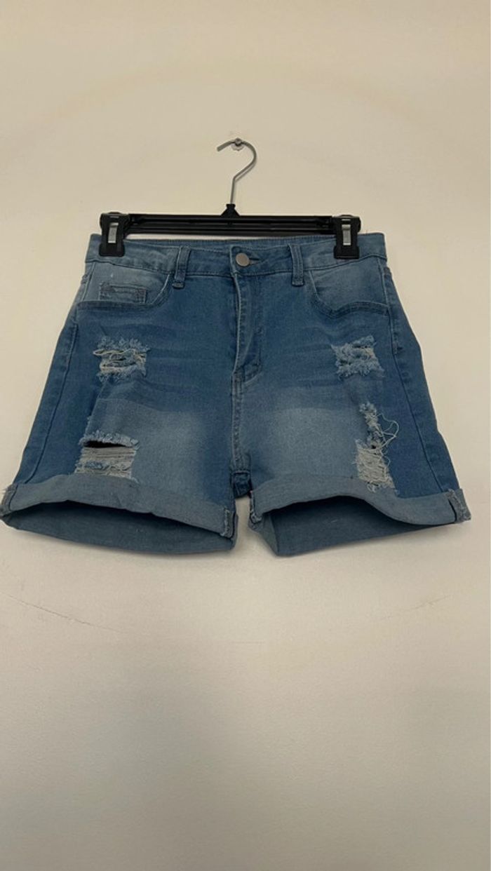 Short en jean en parfait état taille M . 85% coton - photo numéro 4