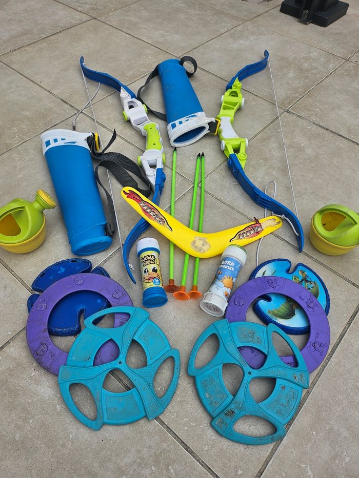 Lot Tir à l arc avec pleins accessoires