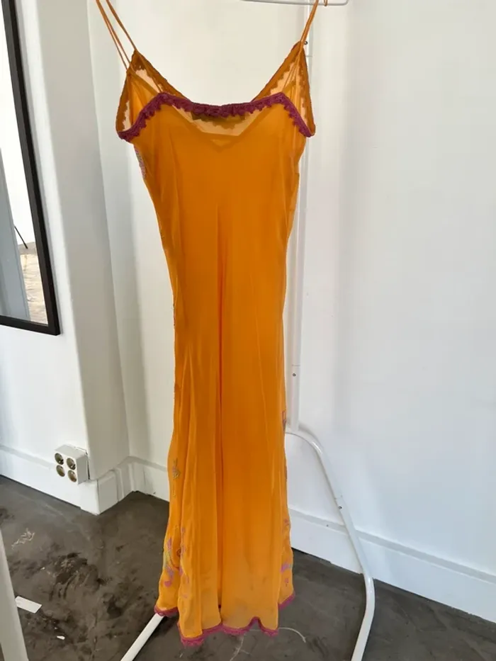 Robe longue brodée en soie orange AAAYAL - photo numéro 6