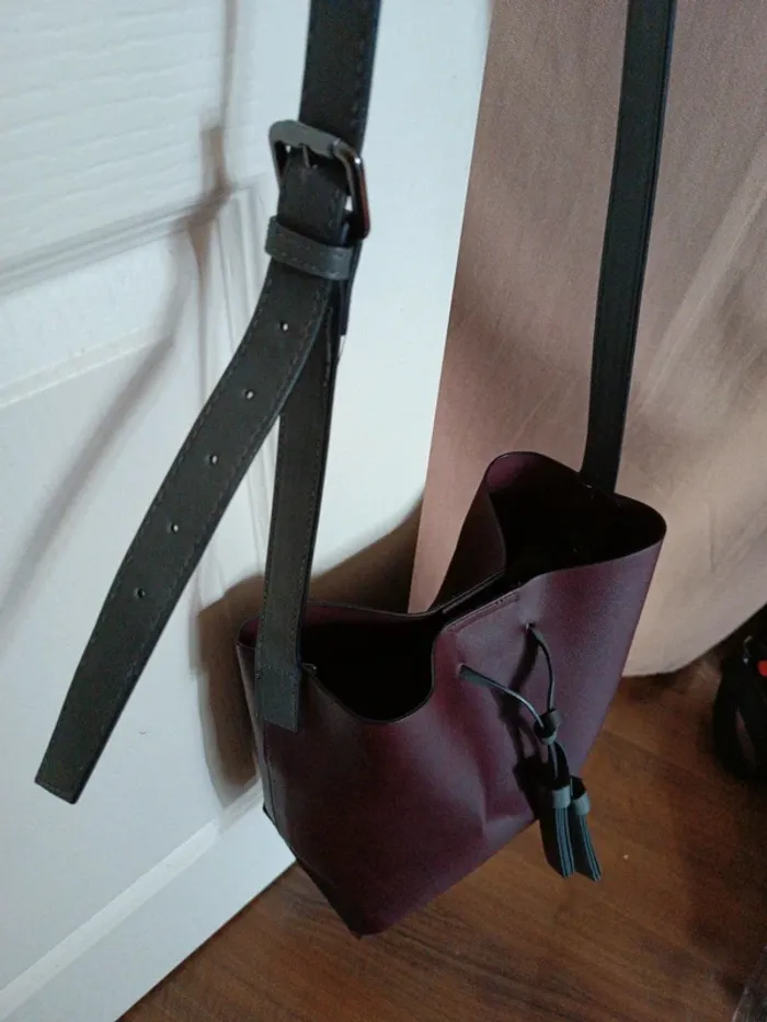 Sac bordeaux avec bandoulière grise - photo numéro 3