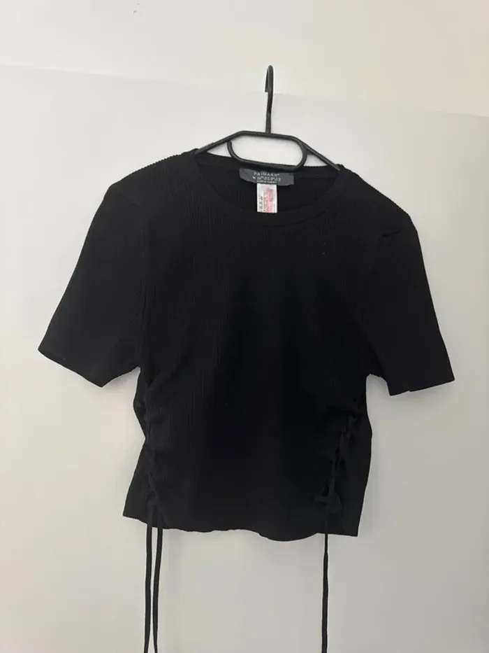 T shirt primark noir côtelé resserré sur les côtés