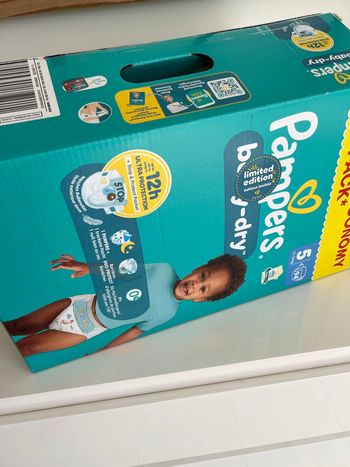 Couches Pampers taille 5 94 couches