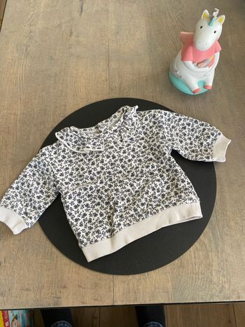 Pull 3 mois  Kiabi blanc fleuri
