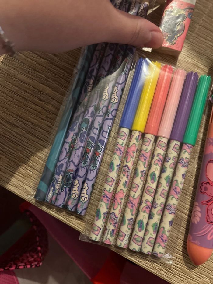 Lot fournitures scolaires stitch - photo numéro 3