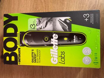 Gillette Labs Body Plus Intimate Tondeuse Homme i3, Tondeuse Corps Et Zone Intime, Etanche, Coffret 